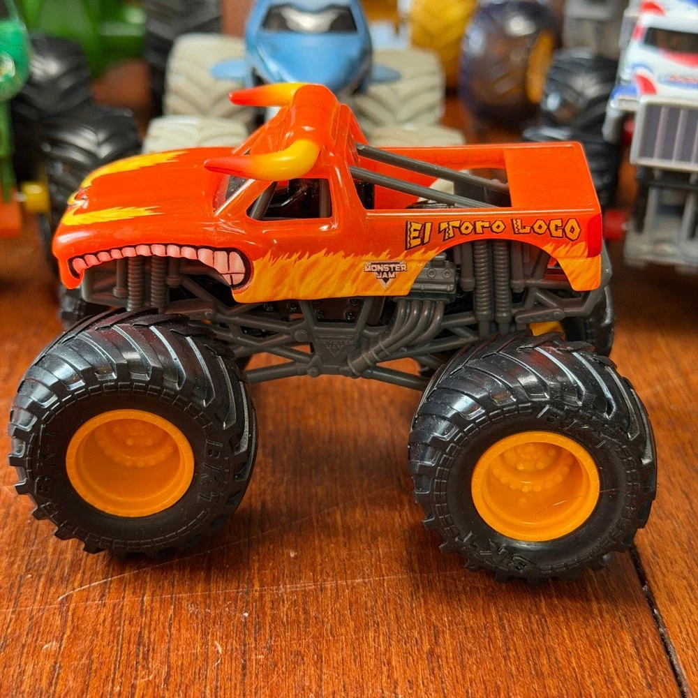 Hot Wheels Monster Jam Truck Lot Grave Digger Bigfoot Max-D El Toro Loco 9pc